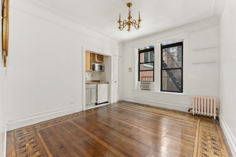 Rental Property at 105 East 15th Street 58, Gramercy Park, Downtown, NYC - Bathrooms: 1 
Rooms: 1  - $2,750 MO.