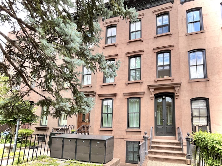 Rental Property at 259 Carroll Street 1, Carroll Gardens, Brooklyn, New York - Bedrooms: 3 
Bathrooms: 2.5 
Rooms: 8  - $8,950 MO.