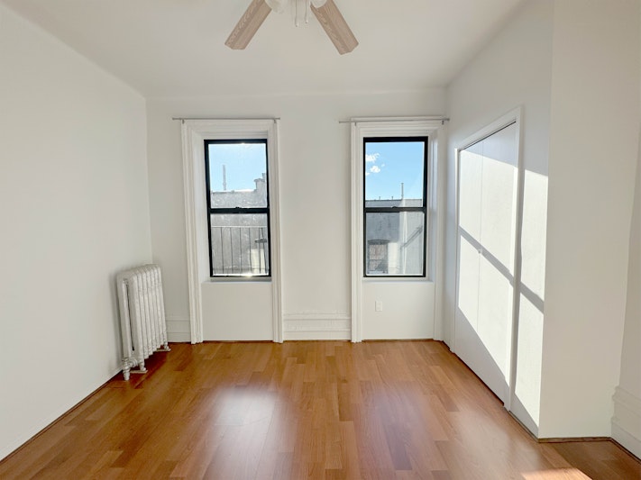 Rental Property at 3415 Broadway 5W, Hamilton Heights, Upper Manhattan, NYC - Bedrooms: 3 
Bathrooms: 1 
Rooms: 5  - $3,700 MO.