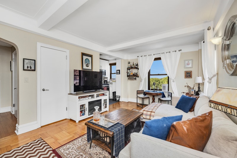 230 Riverside Drive 8P, Upper West Side, Upper West Side, NYC - 1 Bedrooms  
1 Bathrooms  
3 Rooms - 