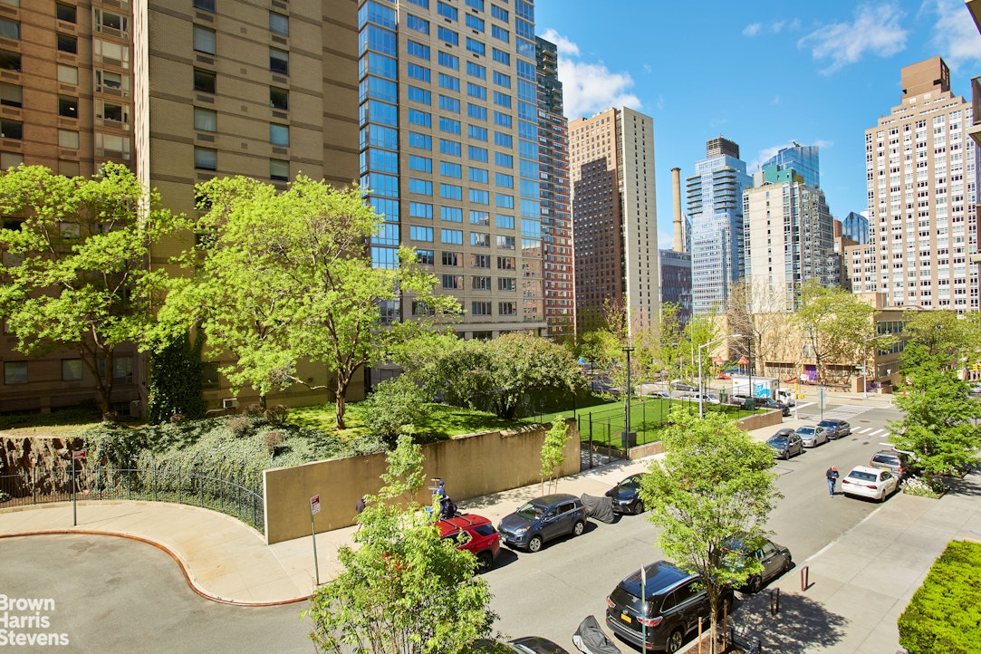 Photo 1 of 161 West 61st Street 3H, Upper West Side, NYC, $980,000, Web #: 23095526