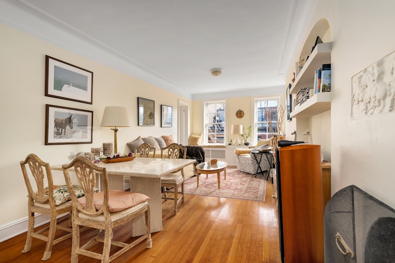 29 Perry Street 4F, Central Village, Downtown, NYC - 2 Bedrooms  
1 Bathrooms  
4 Rooms - 
