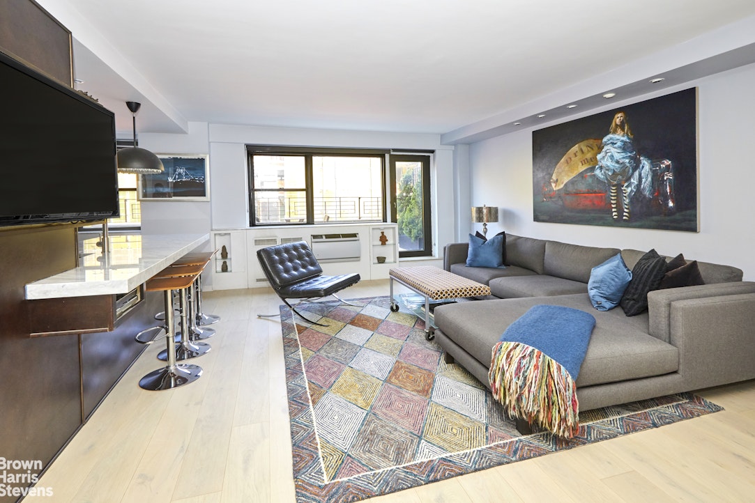 Photo 1 of 176 East 77th Street 15H, Upper East Side, NYC, $1,100,000, Web #: 23103328