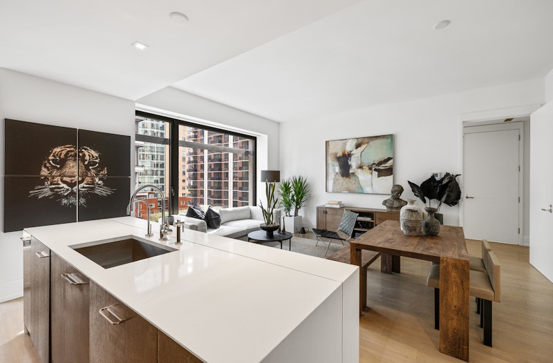 301 East 50th Street 8A, Midtown East, Midtown East, NYC - 2 Bedrooms  
2.5 Bathrooms  
4 Rooms - 