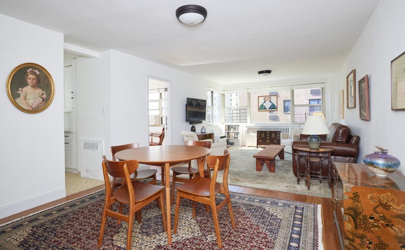 233 East 70th Street 11S, Upper East Side, Upper East Side, NYC - 2 Bedrooms  
1 Bathrooms  
4 Rooms - 