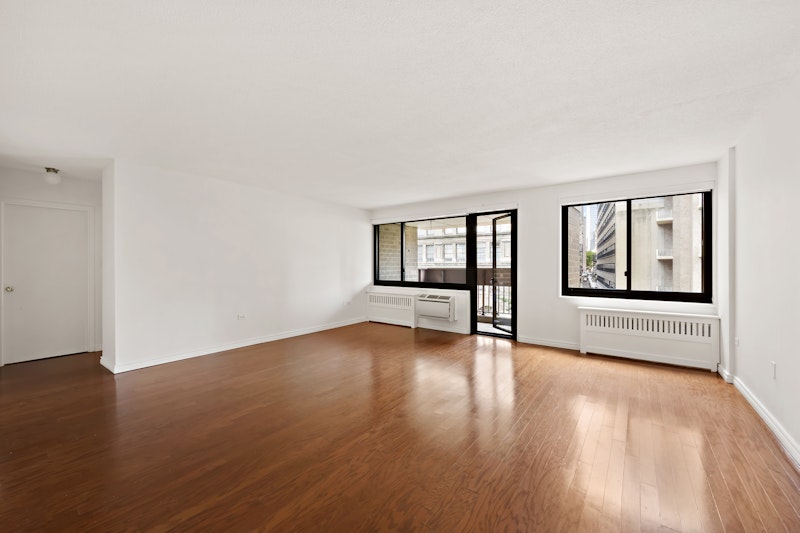 77 Fulton Street 5K, Lower Manhattan, Downtown, NYC - 2 Bedrooms  
1 Bathrooms  
4 Rooms - 