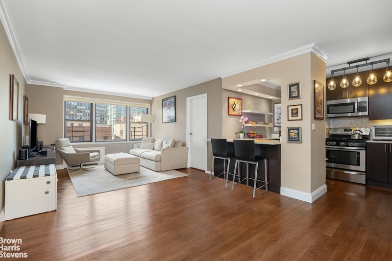 333 East 34th Street 8L, Midtown East, Midtown East, NYC - 3 Bedrooms  
2 Bathrooms  
5 Rooms - 