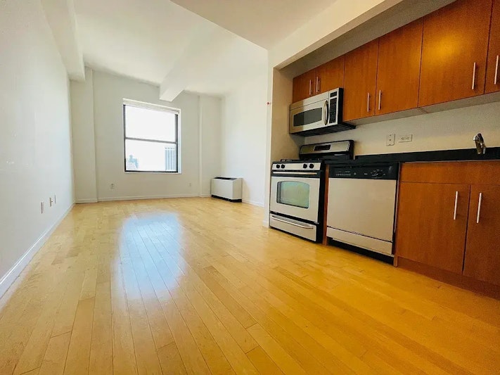 20 West Street 43D, Financial District, Downtown, NYC - 1 Bathrooms  
2 Rooms - 