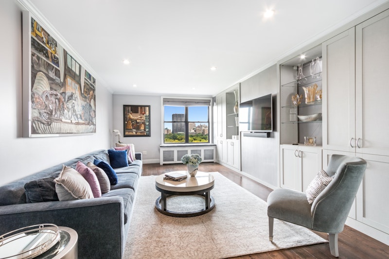 415 Central Park West 12E, Upper West Side, Upper West Side, NYC - 3 Bedrooms  
2.5 Bathrooms  
6 Rooms - 