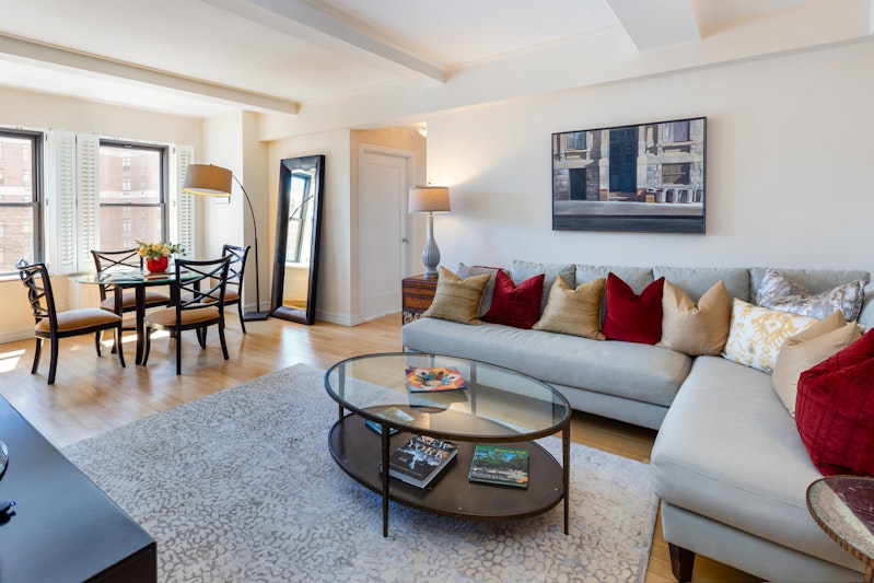 230 Riverside Drive 14H, Upper West Side, Upper West Side, NYC - 1 Bedrooms  
1 Bathrooms  
3 Rooms - 