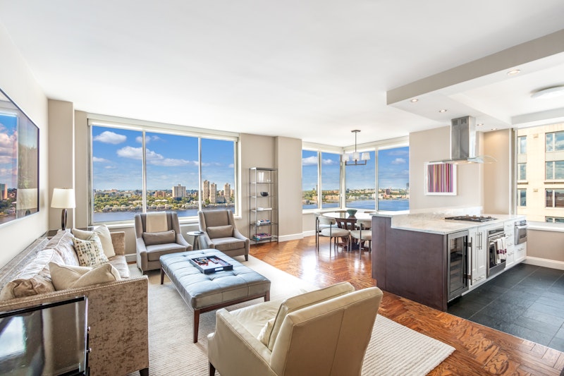 200 Riverside Boulevard, Upper West Side, Upper West Side, NYC - 2 Bedrooms  
2.5 Bathrooms  
4.5 Rooms - 