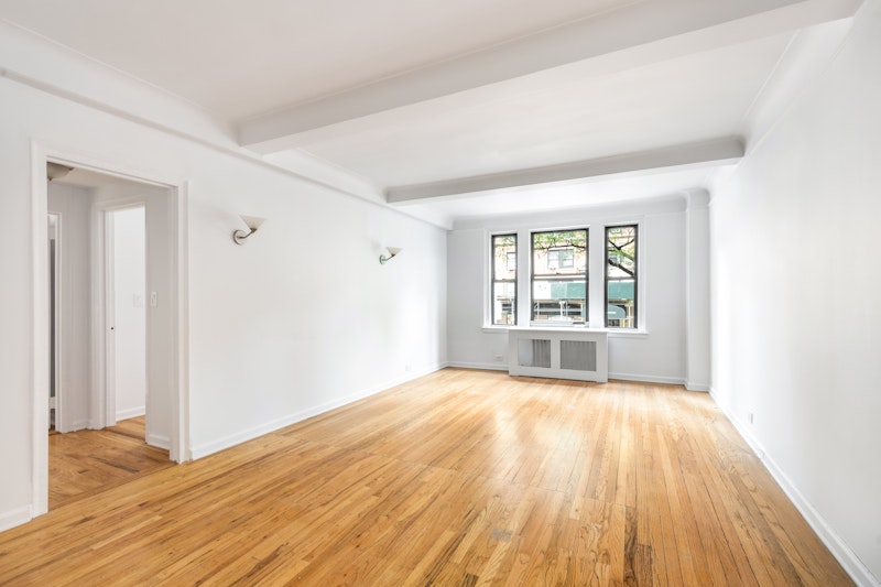 440 West 34th Street 2C, Midtown West, Midtown West, NYC - 2 Bedrooms  
1 Bathrooms  
4 Rooms - 