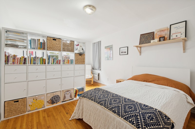 400 East 17th Street 302, Ditmas Park, Brooklyn, New York - 1 Bedrooms  
1 Bathrooms  
4 Rooms - 