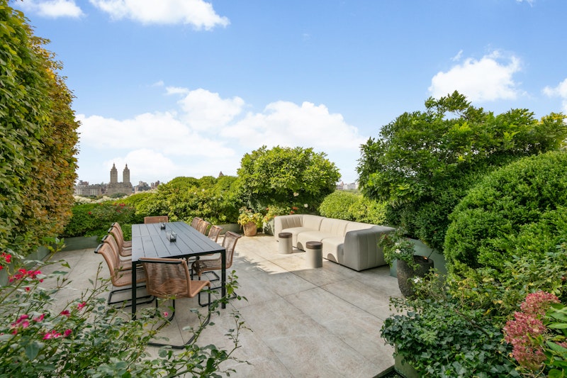 936 Fifth Avenue Ph, Upper East Side, Upper East Side, NYC - 3 Bedrooms  
3.5 Bathrooms  
9 Rooms - 