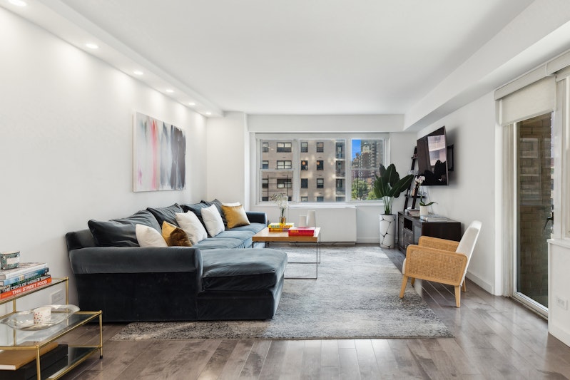 250 East 87th Street 4B, Upper East Side, Upper East Side, NYC - 3 Bedrooms  
2.5 Bathrooms  
5.5 Rooms - 