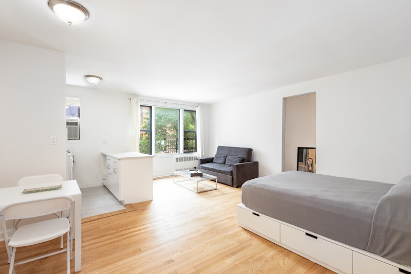 400 West 58th Street 3C, Midtown West, Midtown West, NYC - 1 Bathrooms  
2.5 Rooms - 