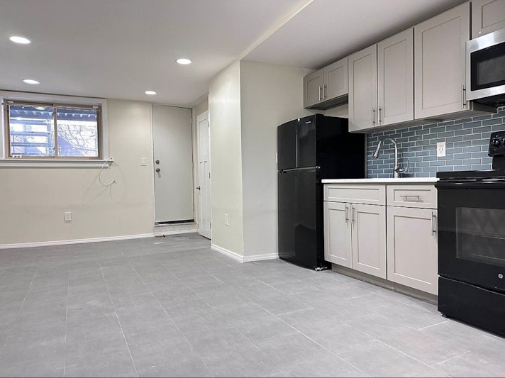 774 East 37th Street 1, East Flatbush, Brooklyn, New York - 1 Bedrooms  
1 Bathrooms  
3 Rooms - 