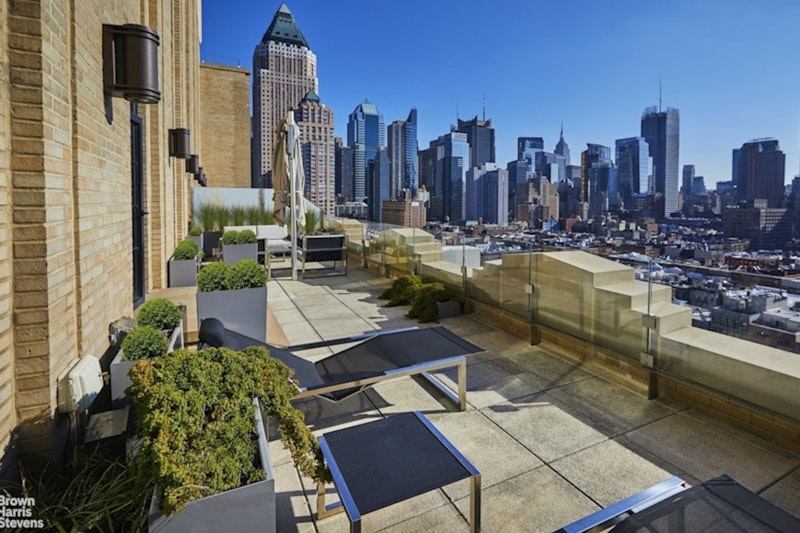 425 West 50th Street 11A, Midtown West, Midtown West, NYC - 2 Bedrooms  
2.5 Bathrooms  
5 Rooms - 