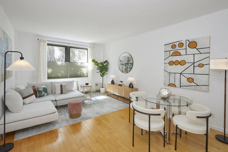 251 16th Street 1A, Park Slope, Brooklyn, New York - 2 Bedrooms  
1.5 Bathrooms  
5 Rooms - 