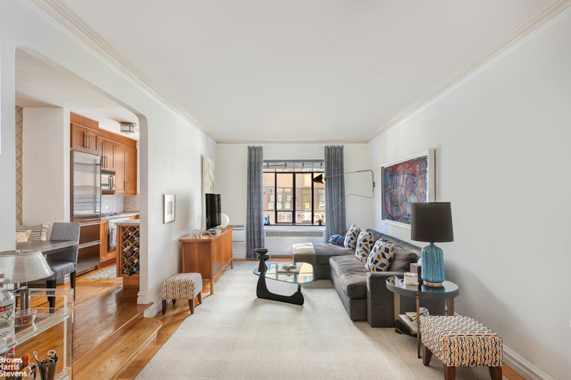 250 West 24th Street 6Ge, Chelsea, Downtown, NYC - 2 Bedrooms  
1 Bathrooms  
4 Rooms - 