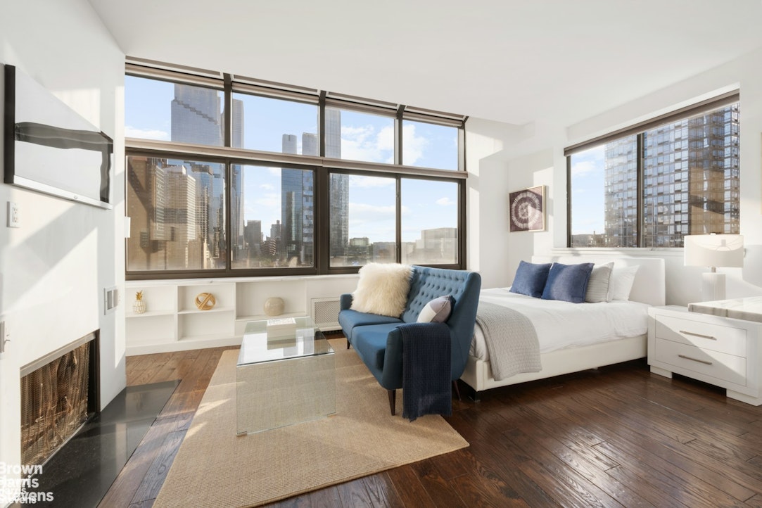 Photo 1 of 529 West 42nd Street 9S, Midtown West, NYC, $715,000, Web #: 23197953