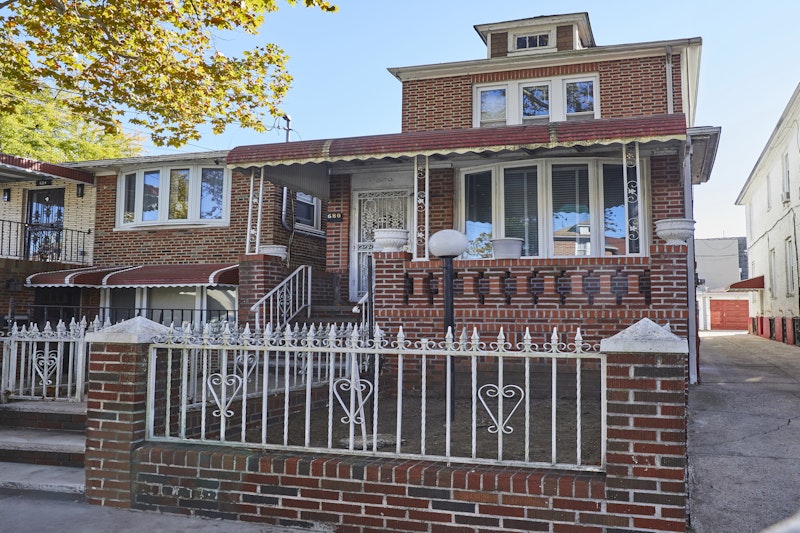 680 Lenox Road, East Flatbush, Brooklyn, New York - 3 Bedrooms  
1.5 Bathrooms  
7.5 Rooms - 