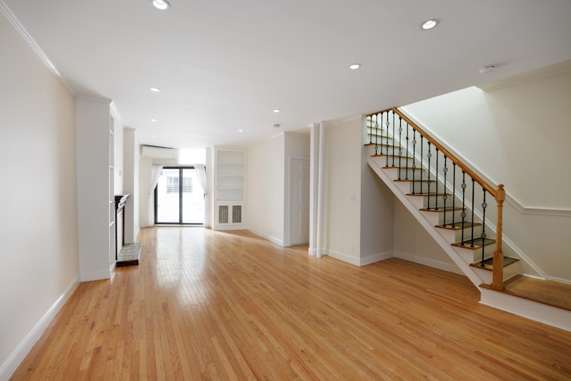 2 Bedford Street 1, West Village, Downtown, NYC - 2 Bedrooms  
2.5 Bathrooms  
6 Rooms - 