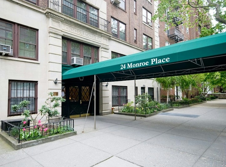 24 Monroe Place Md, Brooklyn Heights, Brooklyn, New York - 2 Bedrooms  
1.5 Bathrooms  
4.5 Rooms - 