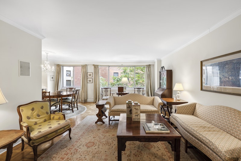 10 East 70th Street 5B, Upper East Side, Upper East Side, NYC - 2 Bedrooms  
2 Bathrooms  
6 Rooms - 