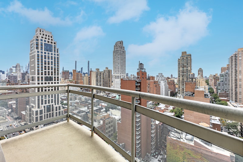 300 East 85th Street 2003, Upper East Side, Upper East Side, NYC - 2 Bedrooms  
2 Bathrooms  
4 Rooms - 