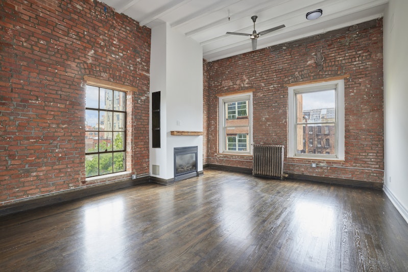 130 West 3rd Street Phn, West Village, Downtown, NYC - 3 Bedrooms  
2 Bathrooms  
6 Rooms - 