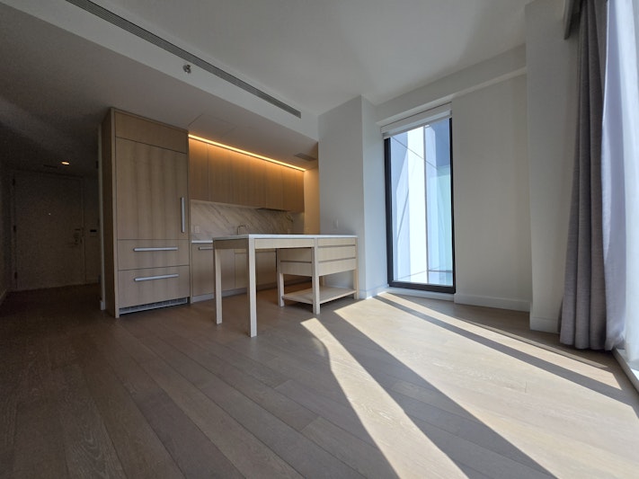 500 West 45th Street 528, Midtown West, Midtown West, NYC - 1 Bedrooms  
1 Bathrooms  
3 Rooms - 