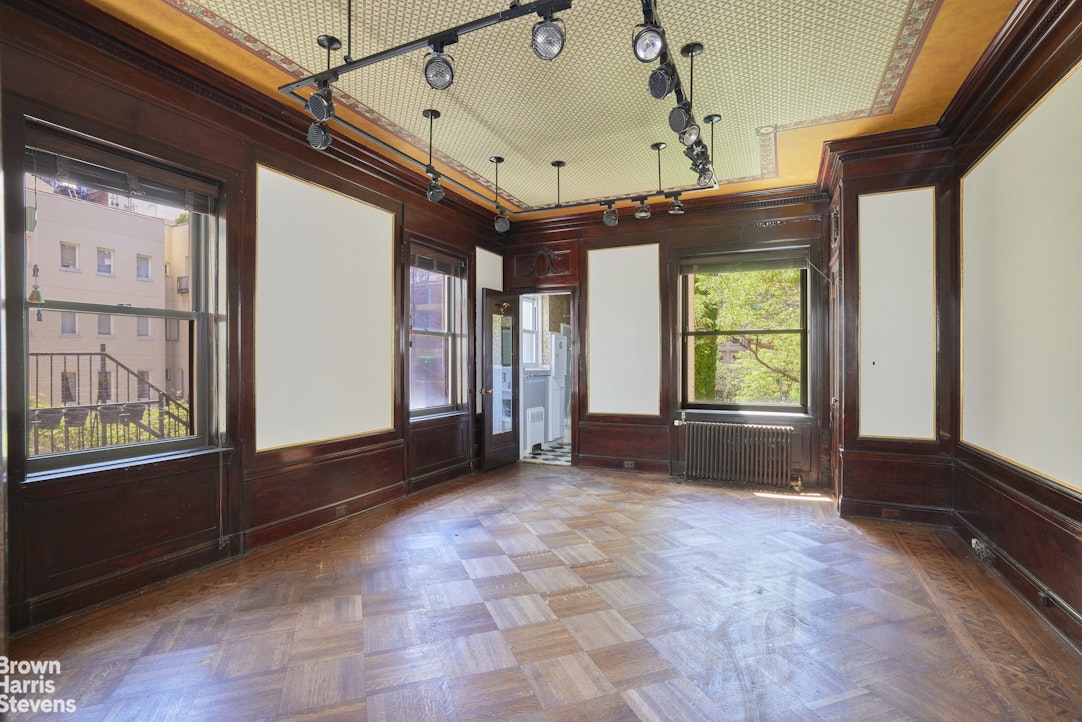 Photo 1 of 4 East 82nd Street 3R, Upper East Side, NYC, $650,000, Web #: 23219285