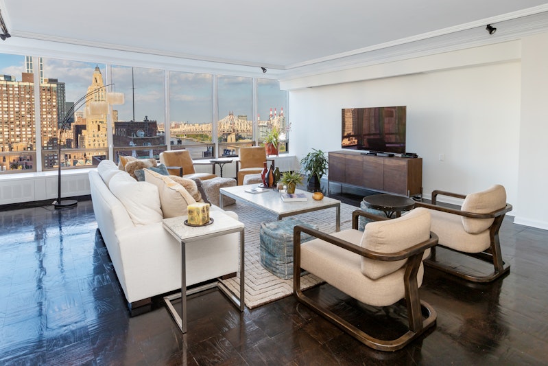 870 United Nations Plaza 23/24C, Midtown East, Midtown East, NYC - 4 Bedrooms  
4.5 Bathrooms  
8 Rooms - 