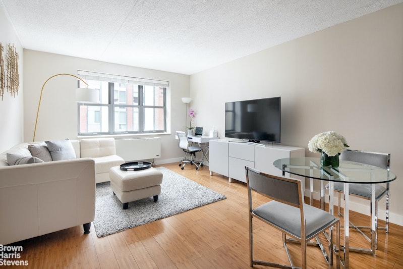 516 West 47th Street N3e, Midtown West, Midtown West, NYC - 1 Bedrooms  
1 Bathrooms  
3 Rooms - 