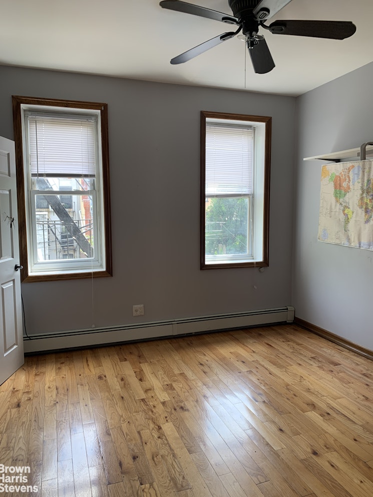 Photo 1 of 81 Waverly Avenue 2R, Clinton Hill, New York, $2,600, Web #: 23225760