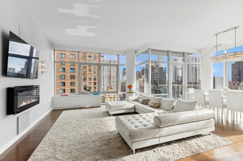 310 East 53rd Street 18A, Midtown East, Midtown East, NYC - 2 Bedrooms  
2.5 Bathrooms  
5 Rooms - 