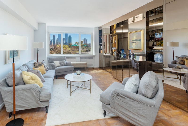 25 Sutton Place South 2J, Midtown East, Midtown East, NYC - 2 Bedrooms  
2 Bathrooms  
5 Rooms - 