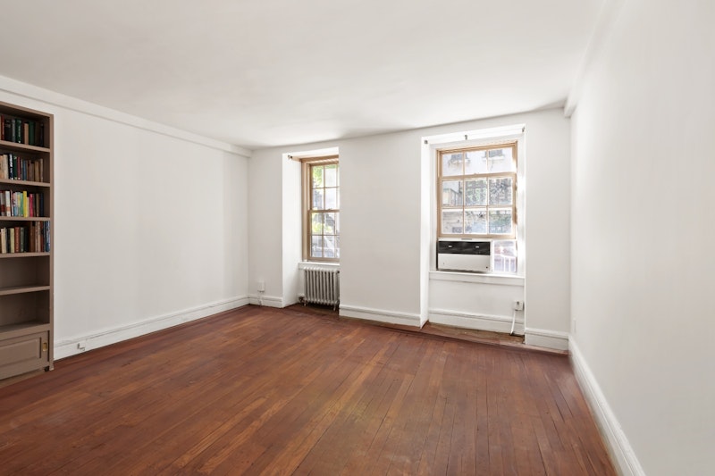 Property for Sale at 35 West 9th Street 1B, Greenwich Village, Downtown, NYC - Bedrooms: 2 
Bathrooms: 1 
Rooms: 4  - $1,095,000