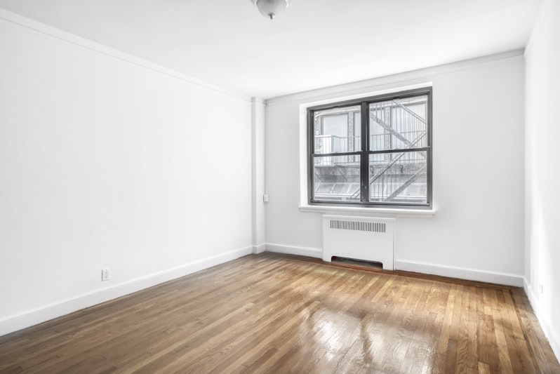 8 East 48th Street 5C, Midtown East, Midtown East, NYC - 1 Bedrooms  
1 Bathrooms  
3 Rooms - 