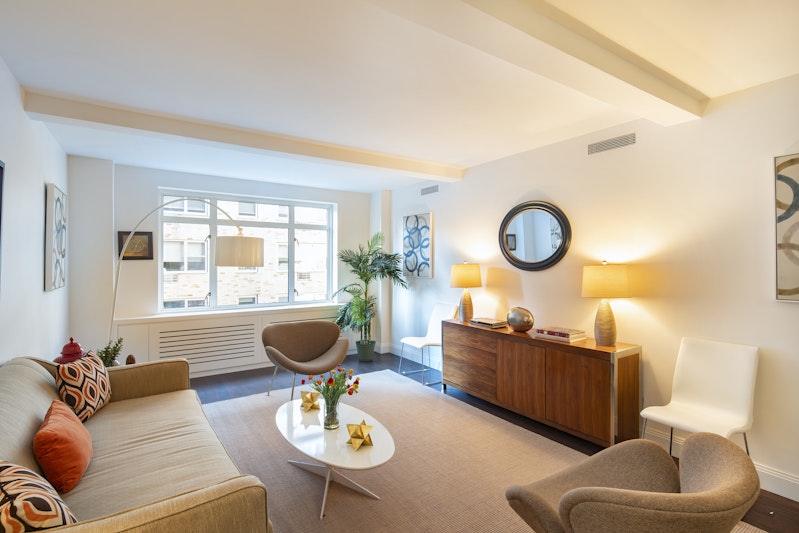 170 East 77th Street 7G, Upper East Side, Upper East Side, NYC - 2 Bedrooms  
2 Bathrooms  
5 Rooms - 