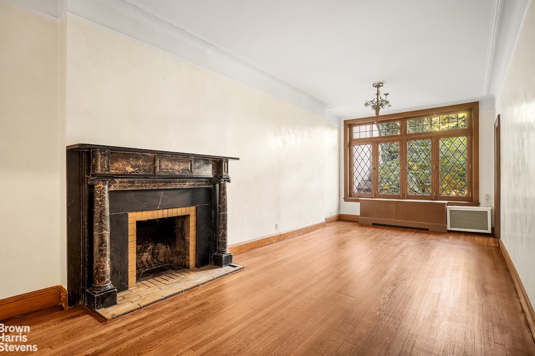 Photo 1 of 29 Perry Street 2R, West Village, NYC, $1,625,000, Web #: 23246896