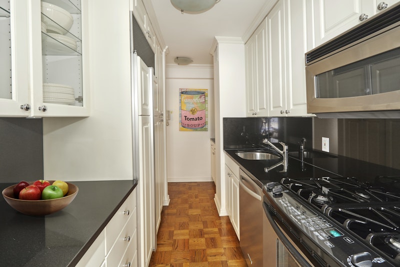 1025 Fifth Avenue 4G/N, Upper East Side, Upper East Side, NYC - 2 Bedrooms  
2 Bathrooms  
4.5 Rooms - 