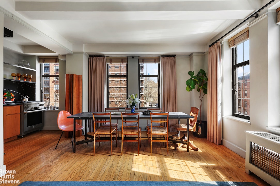 Photo 1 of 405 West 23rd Street 4E, Chelsea, NYC, $1,325,000, Web #: 23255453