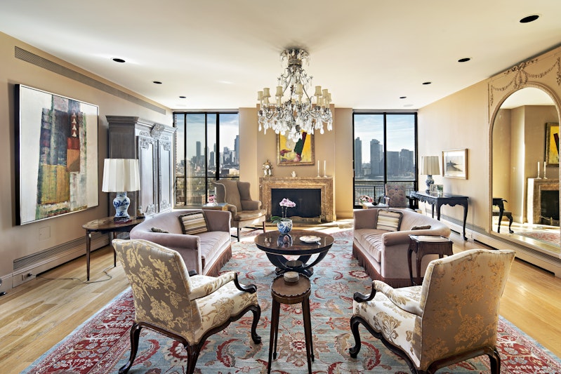 30 Beekman Place Ph, Midtown East, Midtown East, NYC - 2 Bedrooms  
2.5 Bathrooms  
6 Rooms - 