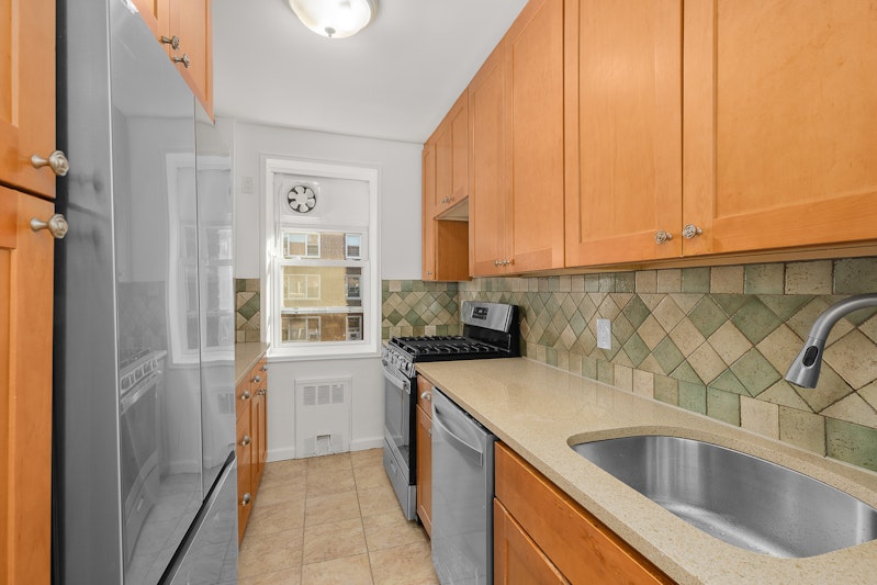 110 -15 71st Road 5G, Forest Hills, Queens, New York - 2 Bedrooms  
1.5 Bathrooms  
6 Rooms - 