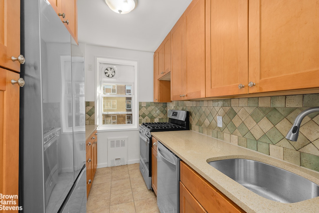 Photo 1 of 110 -15 71st Road 5G, Forest Hills, New York, $559,000, Web #: 23261888