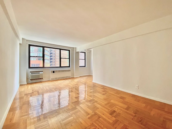 250 East 39th Street 6D, Midtown East, Midtown East, NYC - 1 Bathrooms  
2 Rooms - 