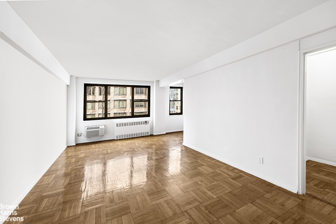 Photo 1 of 250 East 39th Street 6R, Midtown East, NYC, $2,900, Web #: 23264445