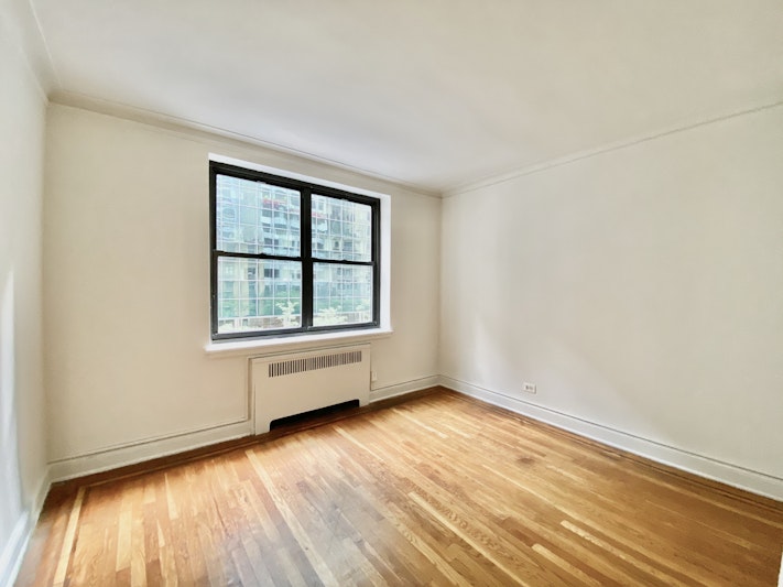 Rental Property at 8 East 48th Street 3E, Midtown East, Midtown East, NYC - Bedrooms: 3 
Bathrooms: 1 
Rooms: 4  - $4,500 MO.